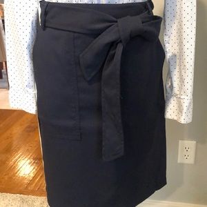 Banana republic NAVY self belted A-line skirt.